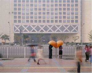 西单文化广场中国银行前面的电话亭。