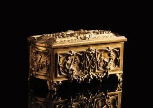 展品：1897年英国维多利亚女王御用鎏金珍宝盒一件长：14.5cm，宽：7cm，高：7.5cm
