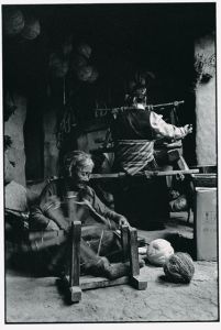 　纺线的婆婆和织布的儿媳妇 2000