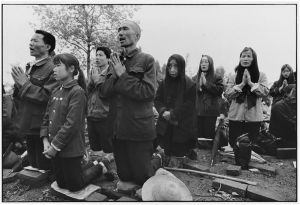 露天弥撒中的朝圣者 陕西 中国1992