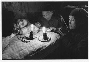 在家里念经的三个女人 山东 中国1993