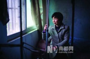 高桂莲，56岁，邵庄村卫生所的医生，行医30余年，患肺癌，每次做完放疗化疗都得立刻回去给村民看病