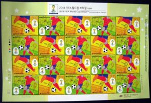 韩国发行的两枚一套的世界杯纪念邮票