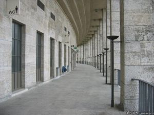 柏林奥林匹克体育场带柱走廊