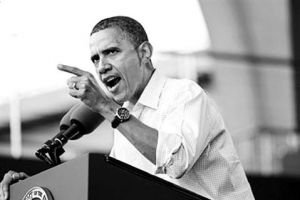 图为美国历史上第一位非洲裔总统奥巴马，演讲时龇牙的动作表现了他内心愤懑的情绪 。