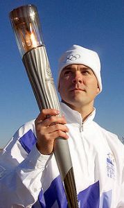 在奥运火炬手制服2002奥运火炬